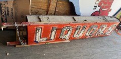 LIQUORS-NEON-SIGN